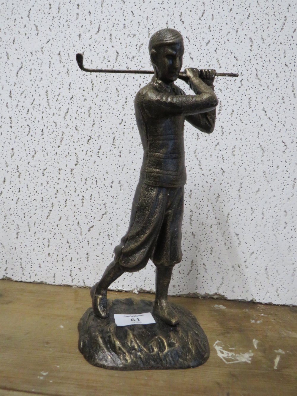 ***A BRONZE FINISH GOLFING FIGURE**