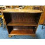 A SMALL ANTIQUE ROSEWOOD OPEN BOOKCASE H-81 W-83 CM