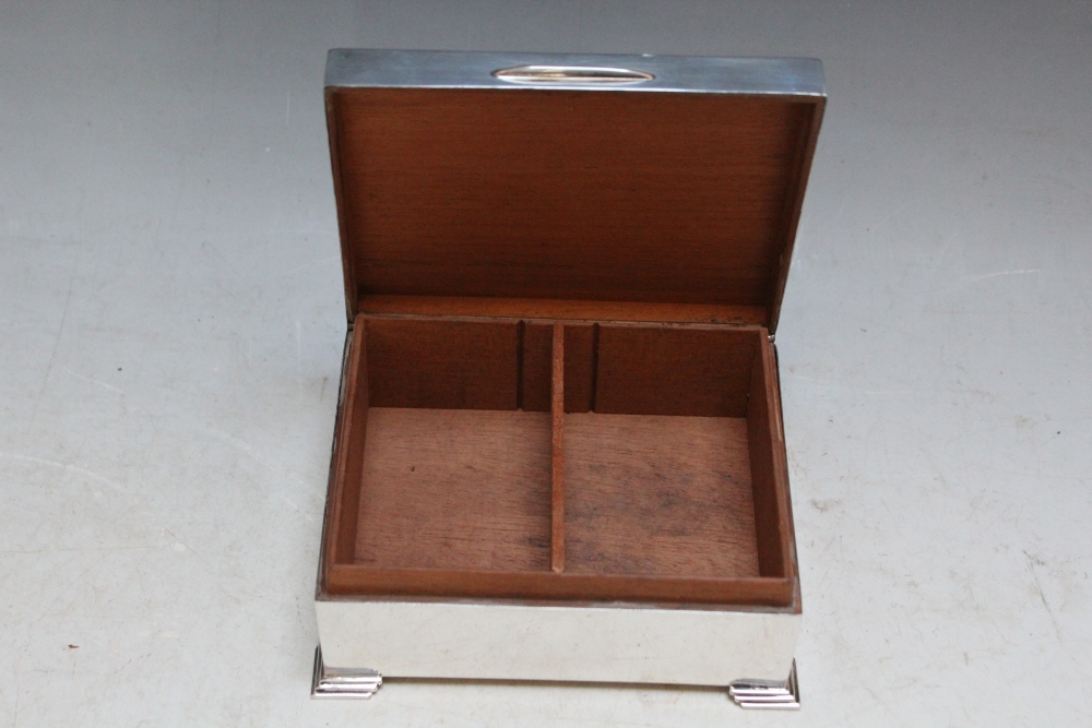 A HALLMARKED SILVER CIGARETTE BOX - BIRMINGHAM 1961, W 13 cm - Image 2 of 3