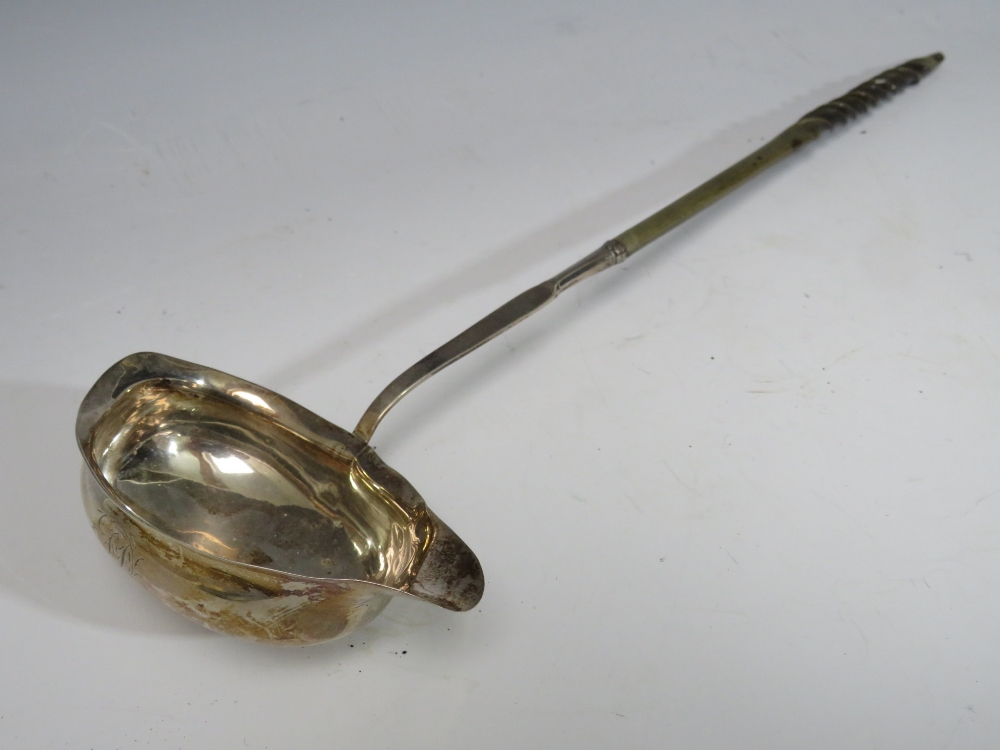 A GEORGIAN HALLMARKED SILVER LADLE WITH EBONISED HANDLE - Image 2 of 5