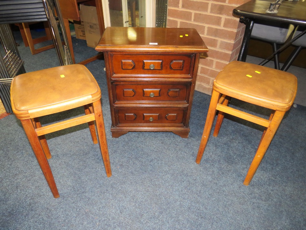A SMALL THREE DRAWER CHEST AND TWO RETRO STOOLS (3)
