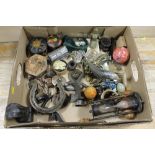 A TRAY OF ASSORTED COLLECTABLES TO INC EGYPTIAN STYLE FIGURES, VINTAGE BRASS EGG TIMER, ETC
