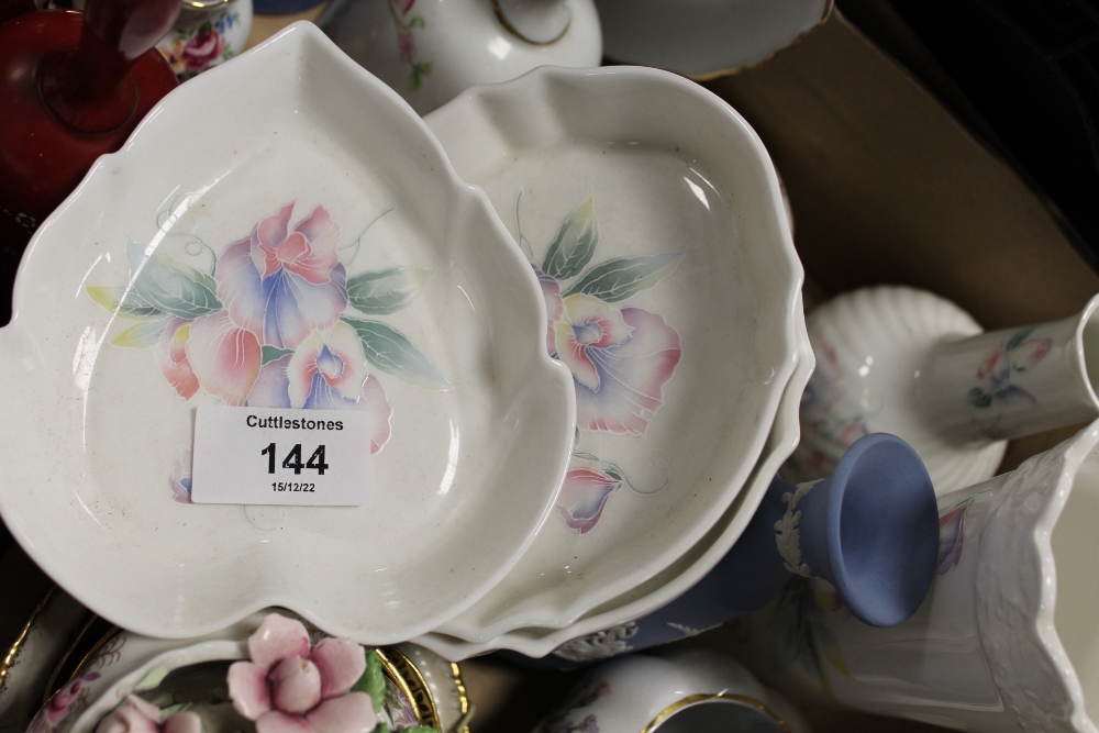 A TRAY OF CERAMICS TO INCLUDE #AYNSLEY LITTLE SWEETHEART, WEDGWOOD JASPERWARE ETC - Image 2 of 3