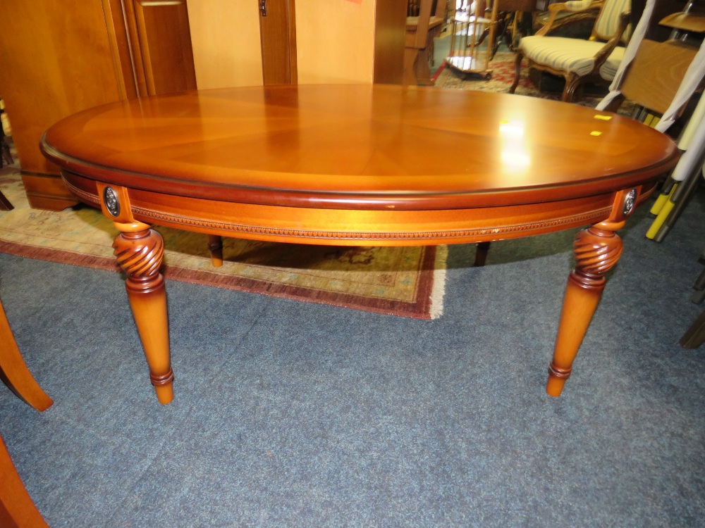 A MODERN CHERRY OVAL COFFEE TABLE AND LAMP TABLE (2) - Image 6 of 6