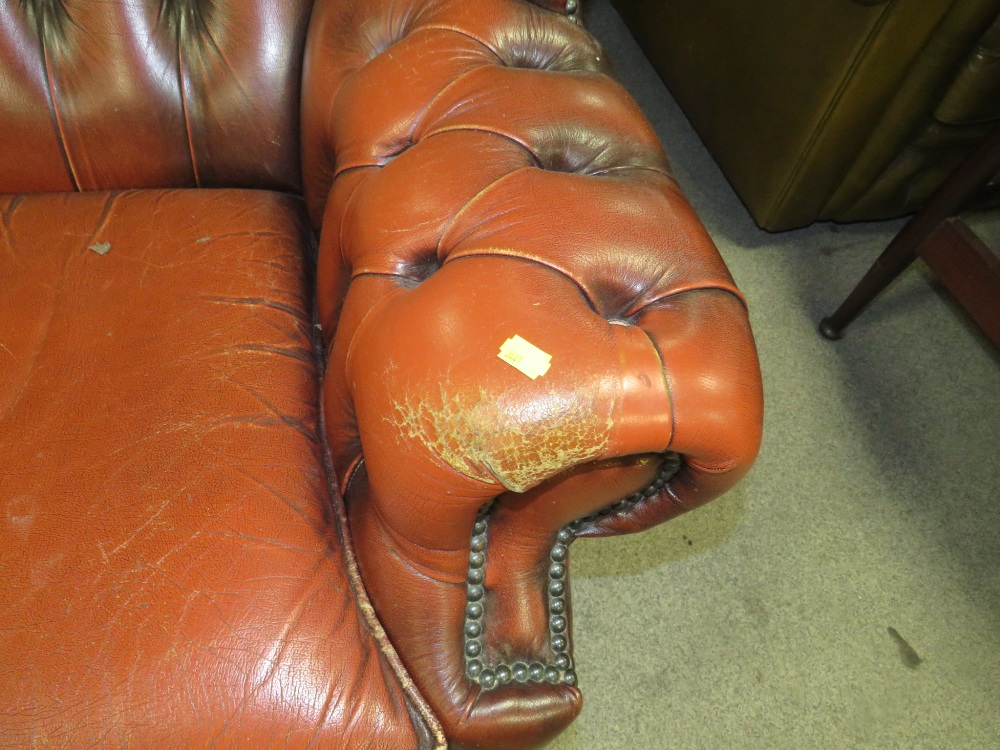 AN OXBLOOD LEATHER CLUB STYLE ARMCHAIR - Image 3 of 4