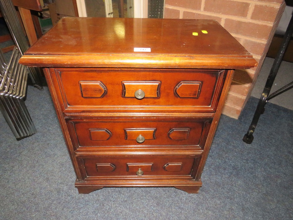 A SMALL THREE DRAWER CHEST AND TWO RETRO STOOLS (3) - Image 3 of 4