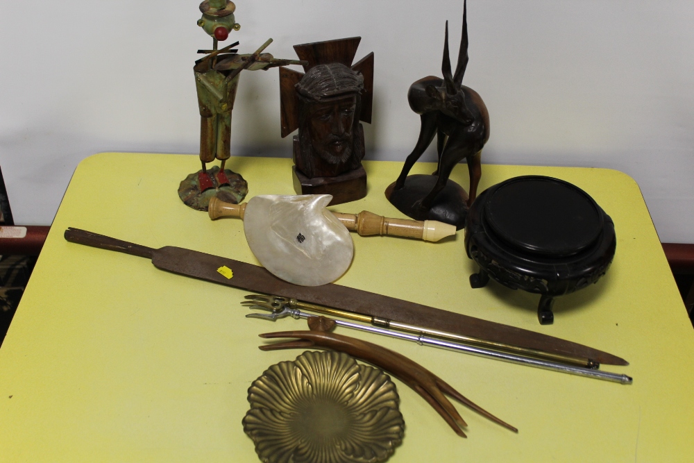 A BOX OF ASSORTED COLLECTABLES TO INC AN ANTIQUE TRIBAL SPEAR HEAD, CARVED TREEN FIGURE OF JESUS