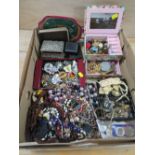 A TRAY OF ASSORTED COSTUME JEWELLERY