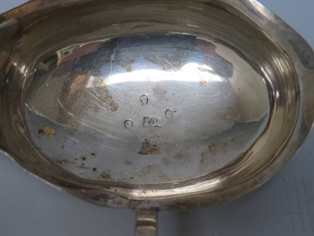 A GEORGIAN HALLMARKED SILVER LADLE WITH EBONISED HANDLE - Image 4 of 5