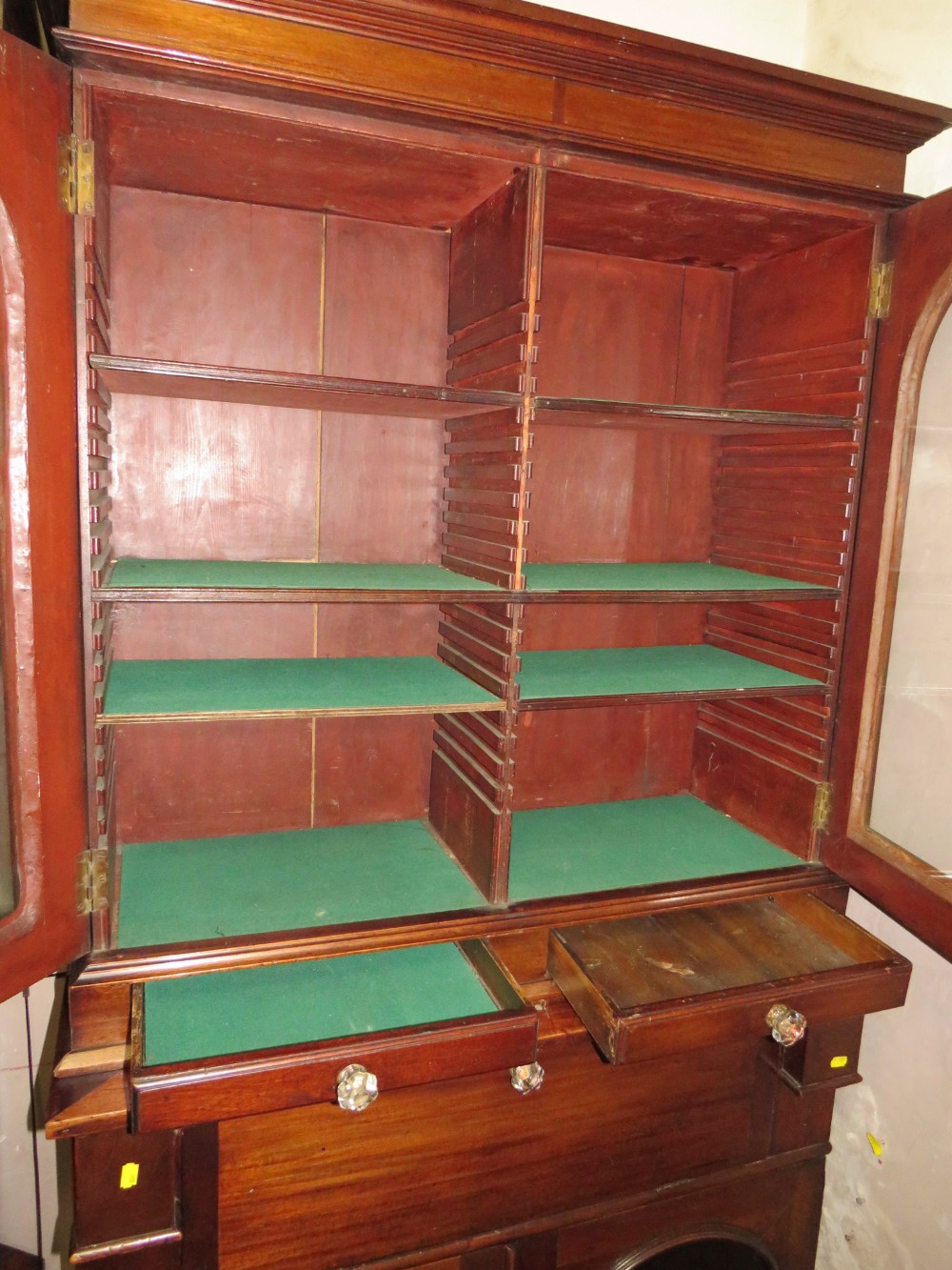 A 19TH CENTURY GLAZED BOOKCASE WITH SECRETAIRE TYPE DRAWER W-100 CM - Image 4 of 6