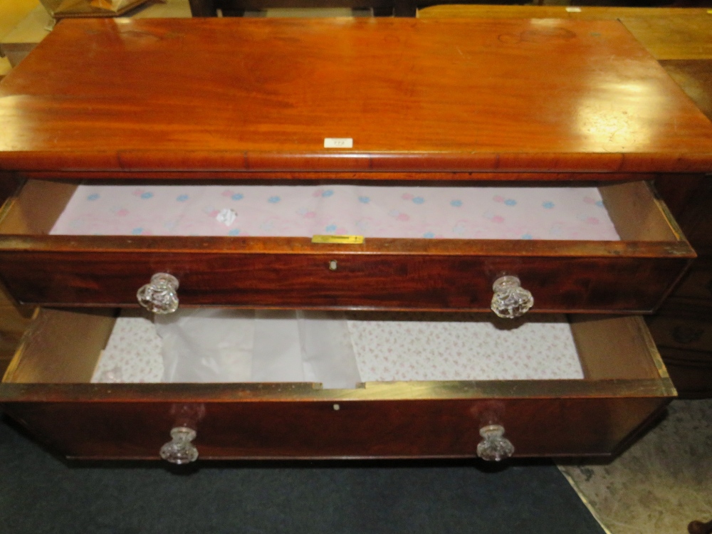 A LARGE VICTORIAN MAHOGANY THREE DRAWER CHEST WITH GLASS HANDLES W-114 CM - Image 3 of 5