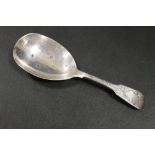 A HALLMARKED SILVER GEORGIAN CADDY SPOON - MAKERS MARK TH OVER GH