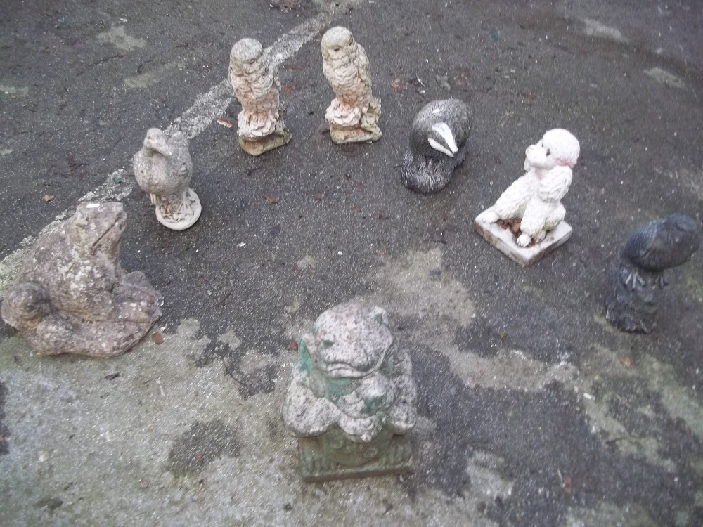 A SELECTION OF 8 GARDEN STATUES