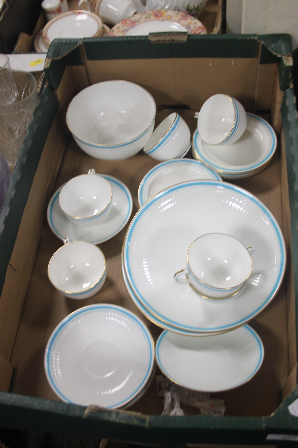 AN ANTIQUE MINTON TEASET TOGETHER WITH A COLLECTION OF ASSORTED CHINA (TRAYS NOT INCLUDED)