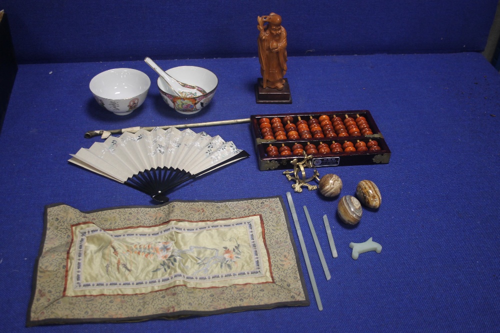 A QUANTITY OF ORIENTAL COLLECTABLES TO INCLUDE A PIPE, ABACUS ETC