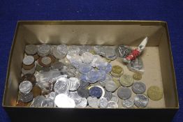 A COLLECTION OF ASSORTED COINS AND TOKENS