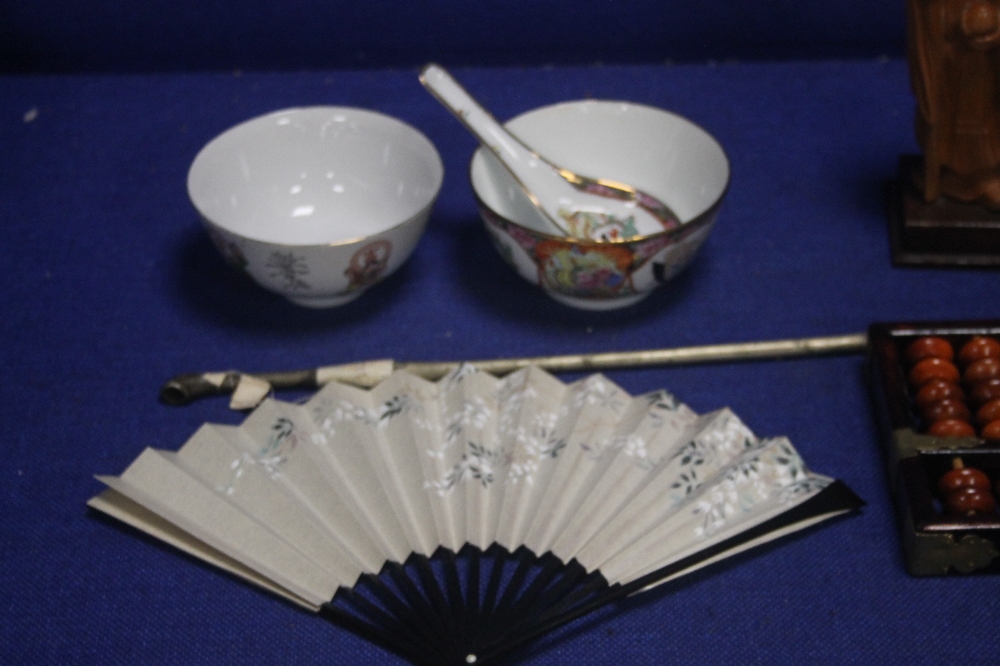 A QUANTITY OF ORIENTAL COLLECTABLES TO INCLUDE A PIPE, ABACUS ETC - Image 3 of 3