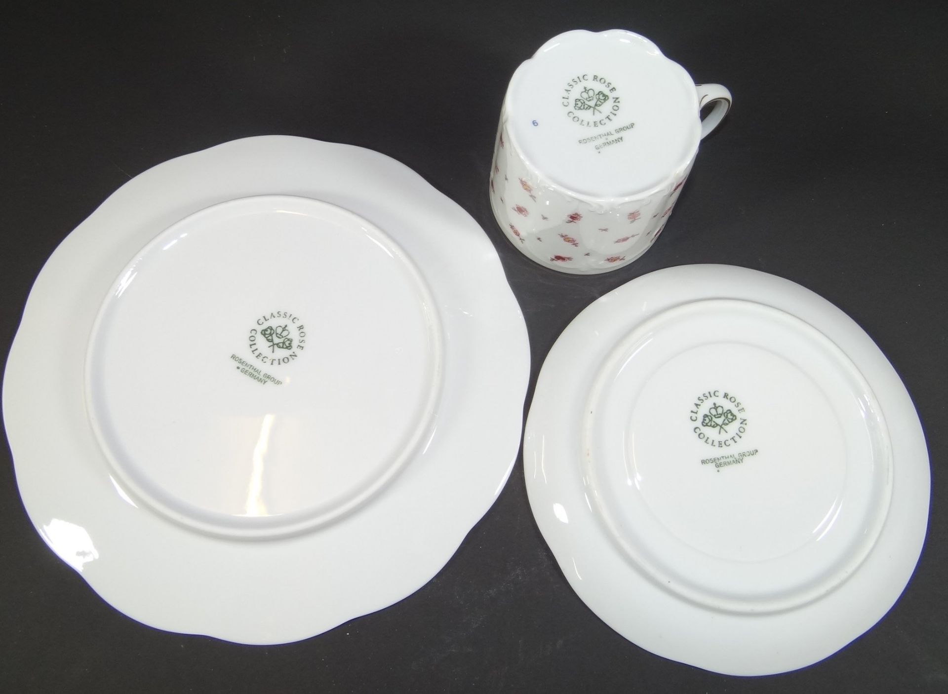 46 tg. Geschirr "Rosenthal", für 8 Pers.  Classic rose collection, 1x minim. Chip - Bild 3 aus 6