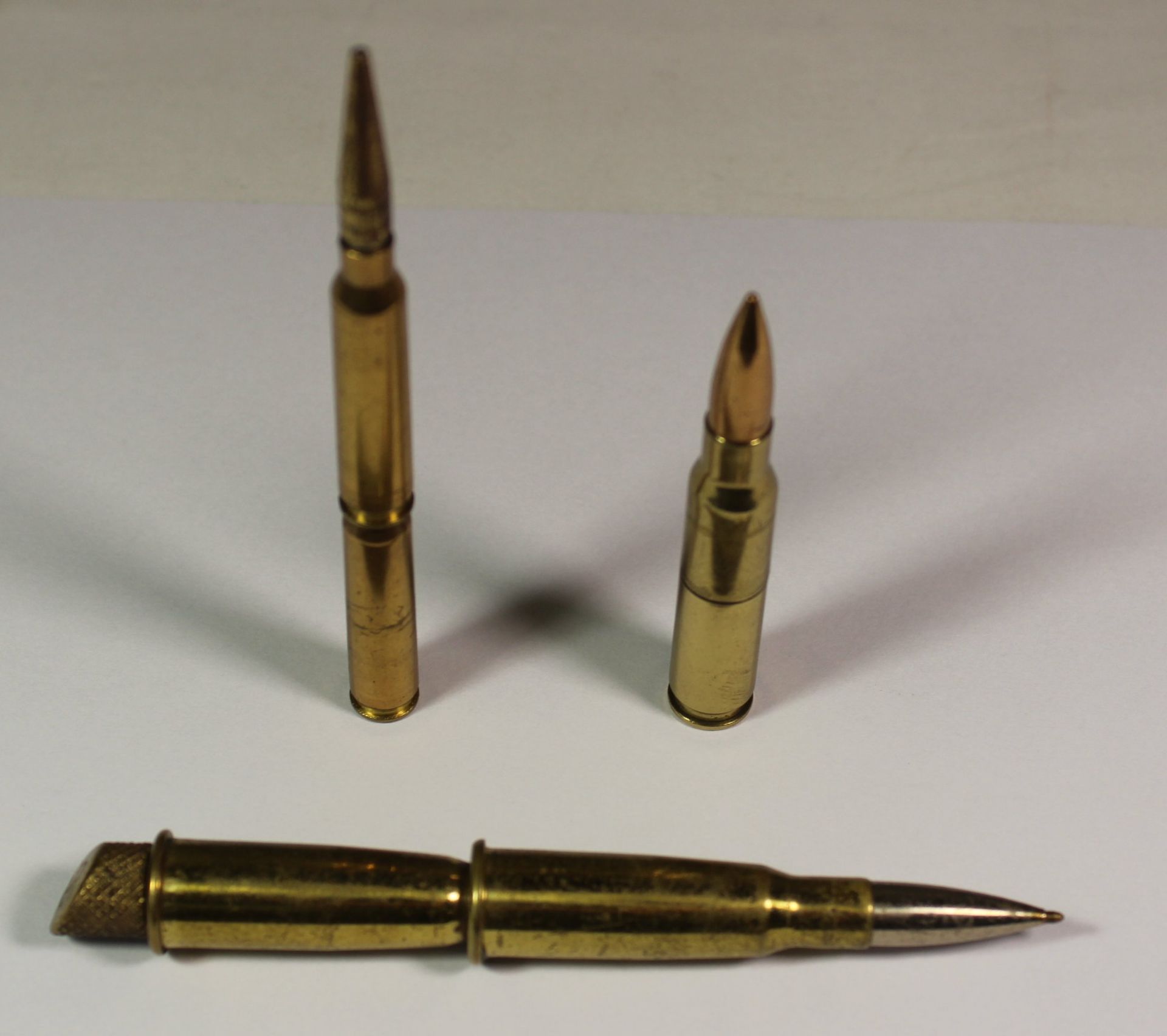 Kugelschreiber, Bleistift und Feuerzeug gefertigt aus Patronen, ca. L-13cm.