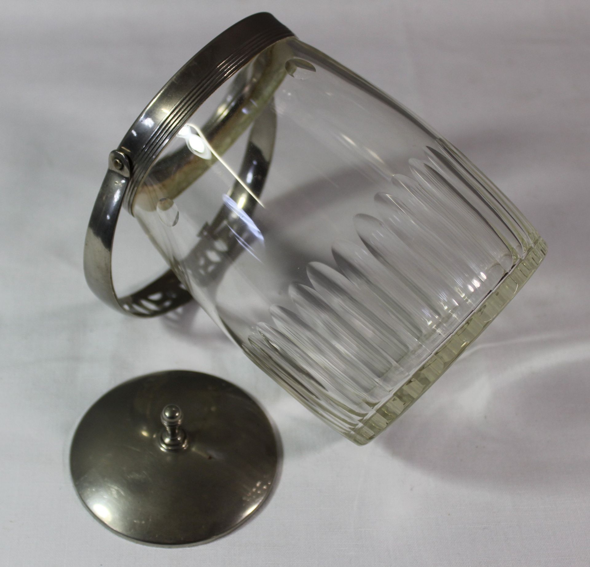Keksdose, Kristall beschliffen, Metzallmontur, wohl 20er Jahre, ca. H-18cm. - Bild 5 aus 5