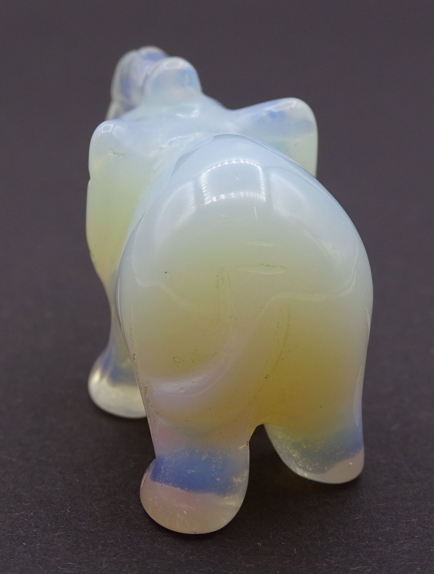 Elefant aus Opalith, 4,8 x 3,5 x 2,2 cm - Bild 4 aus 5