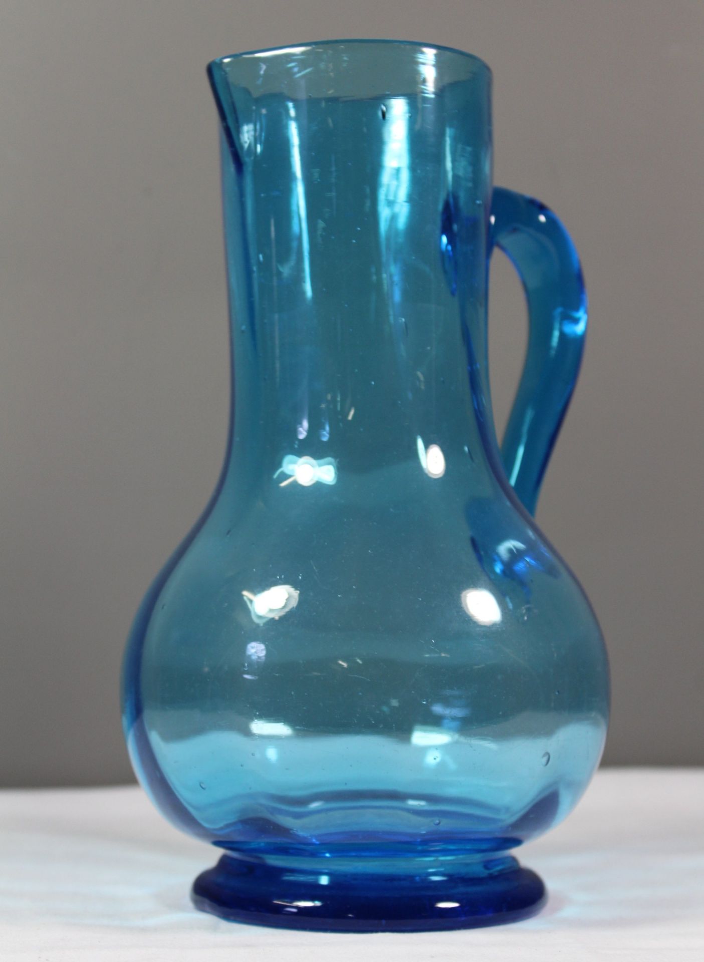 Wasserkrug, blaues Glas, wohl um 1900,  ca. H-25cm. - Bild 2 aus 4