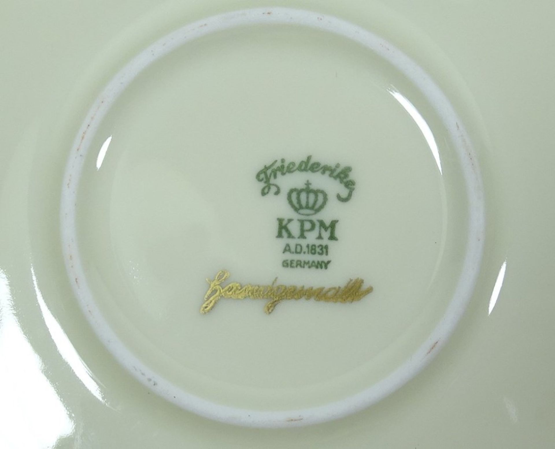 Großer KPM-Teller, Serie Friederike, handbemalt, Ø 31,5 cm, guter Zustand mit kleinen Kratzern - Bild 5 aus 5