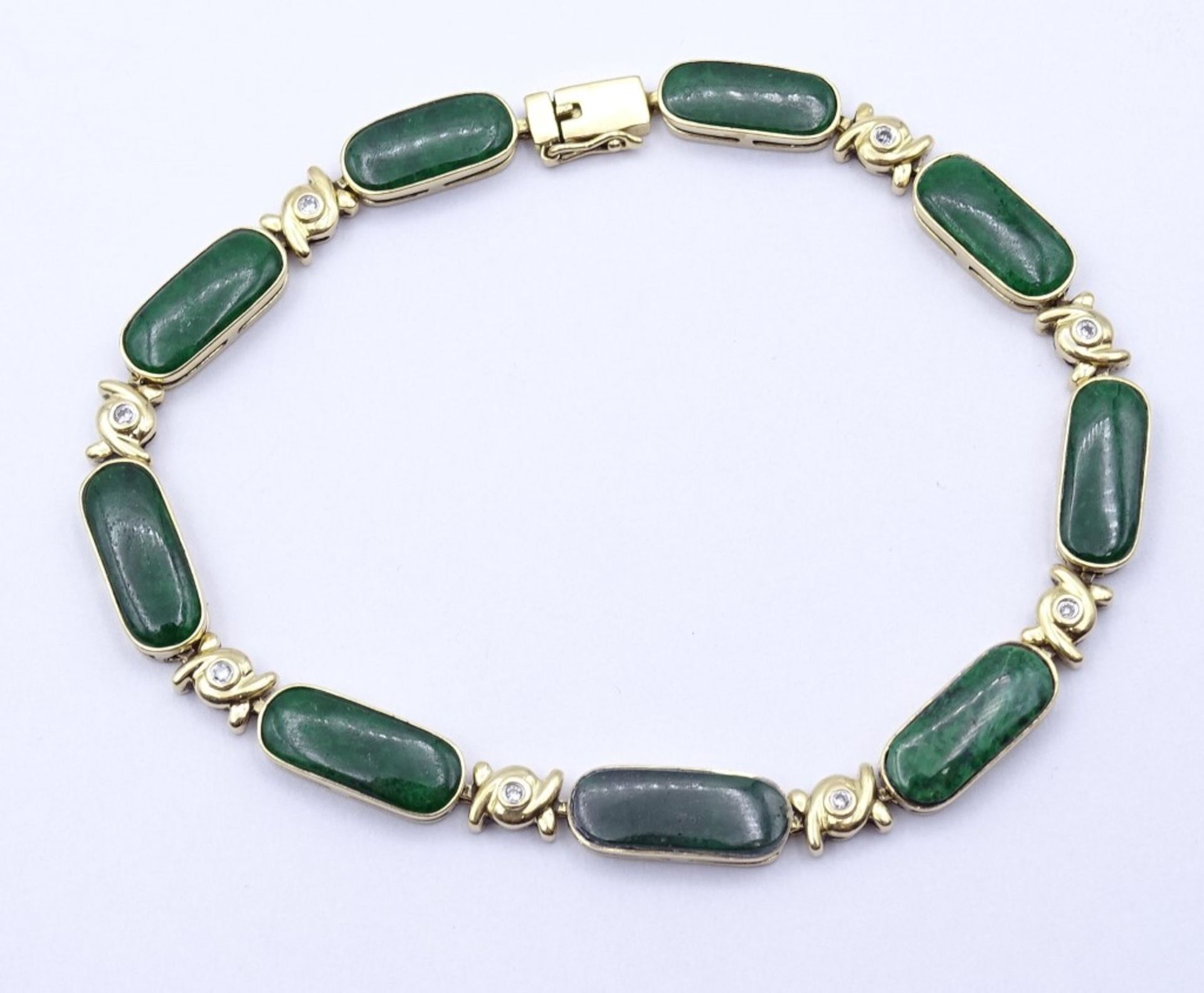 750er GG Armband mit grünen Edelsteinen und 8 Brillanten,L- 19 cm, B- 5,8 mm, 11,3 g.