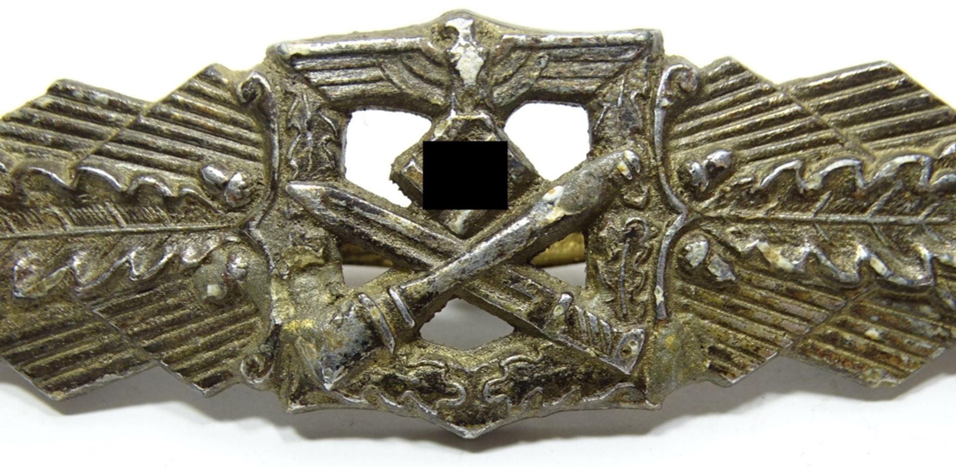 Nahkampfspange, 2. WK, in Bronze?, Rückseite mit Herstellernennung, Altersspuren und Abplatzer vorh - Bild 2 aus 5