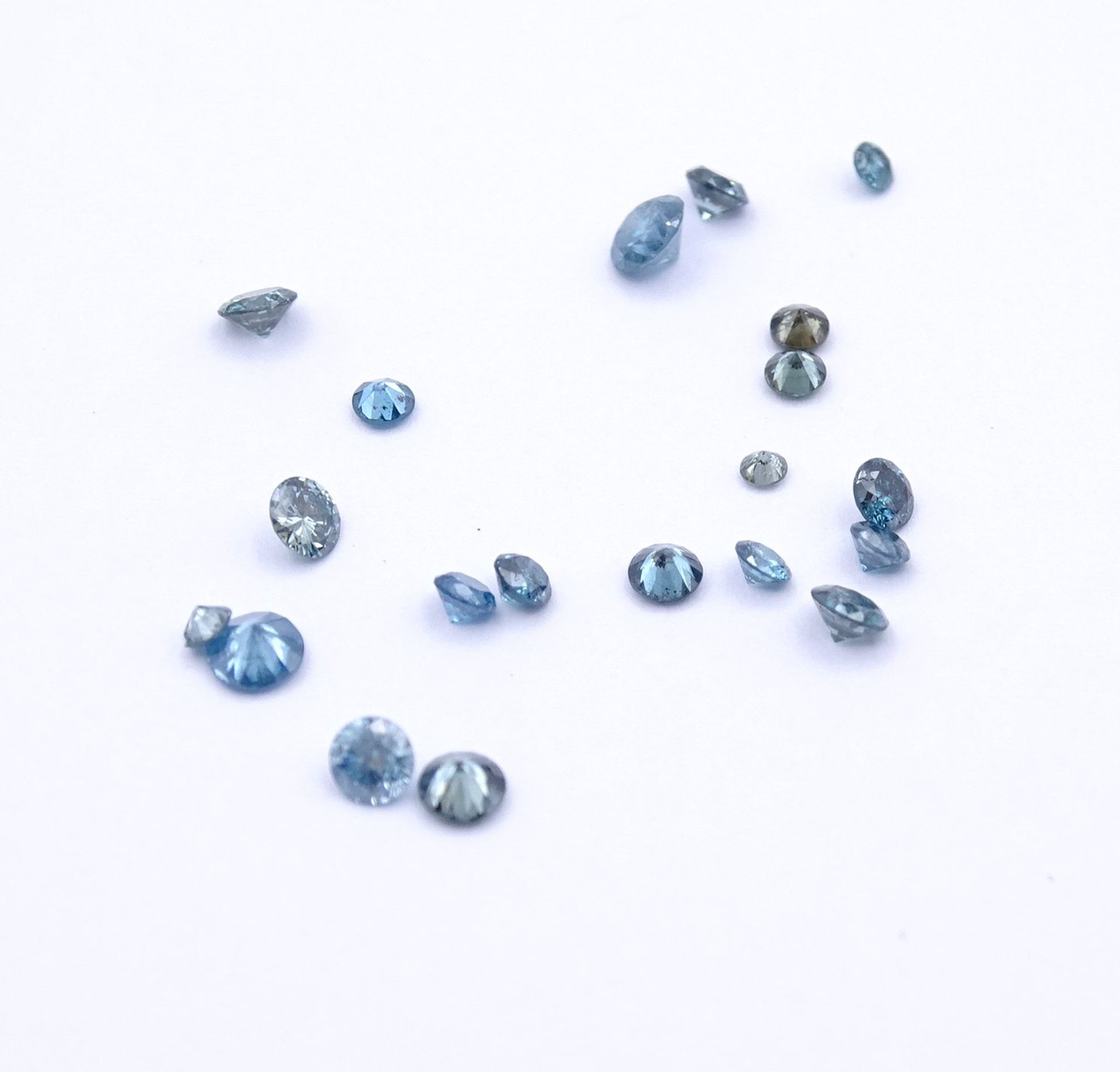Konvolut fancy blue Diamanten, Gewicht zus. 1,03ct. - Bild 2 aus 5