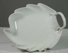 gr. Blattschale, KPM Berlin, Szeptermarke, Weißporzellan, 23 x 18,5cm.