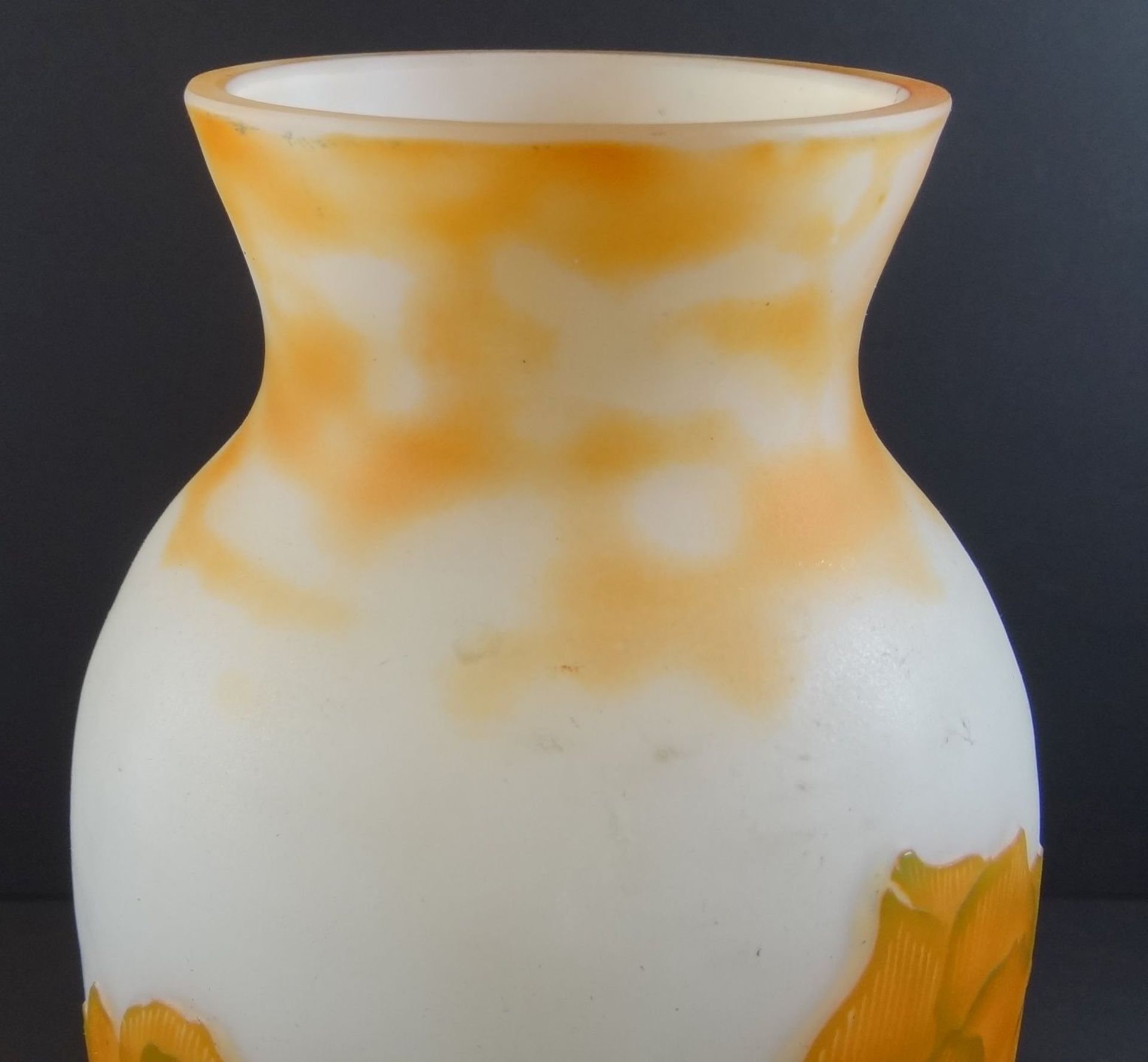 Vase im Jugendstil, bezeichnet "Gallè" ?? H-29 cm, wohl 2.H. 20.Jhd.,  gut erhalten, Handarbeit - Bild 2 aus 7