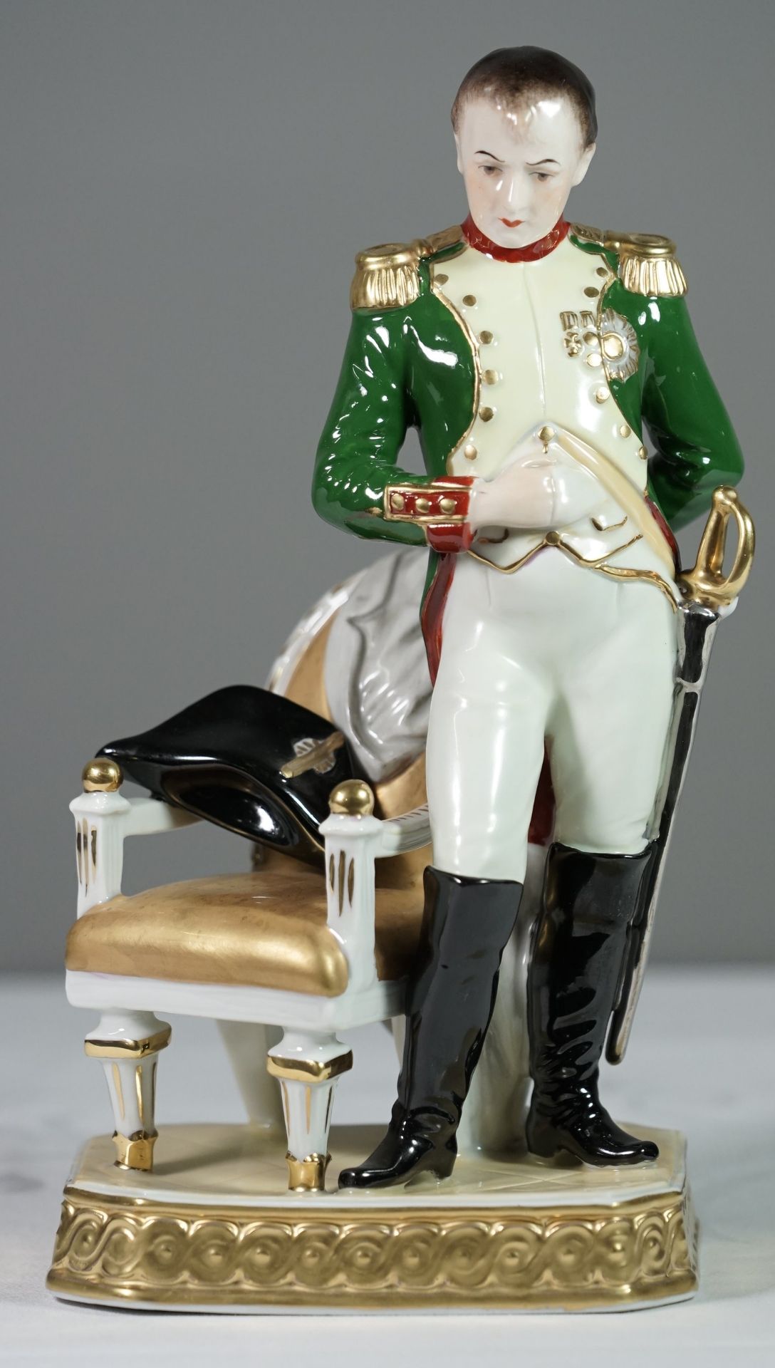 Figur, Napoleon I, Kämmer, bemalt, 1x Fabrabplatzer, H-23,5cm B-12cm.