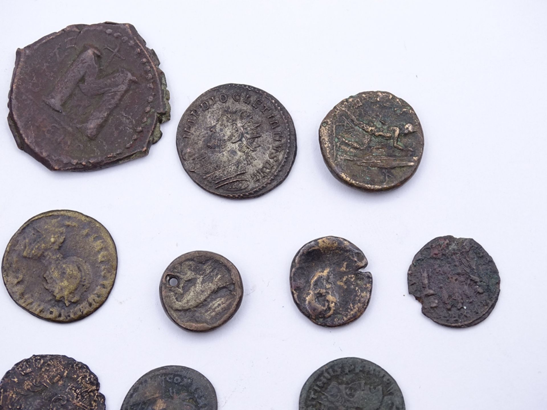 13  antike Münzen, Alters- und Gebrauchsspuren - Bild 8 aus 10
