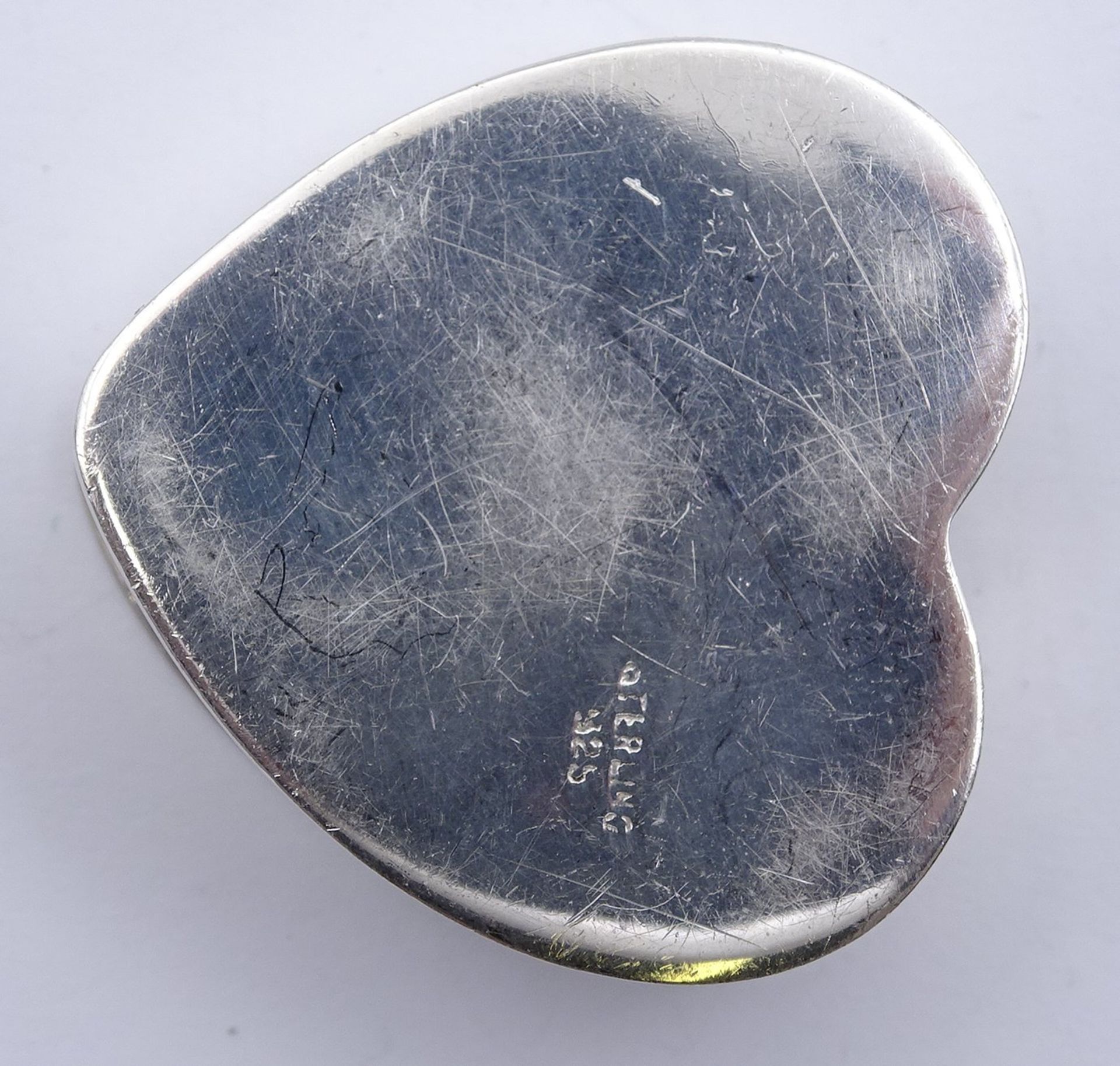 Herzförmige Pillendose mit 2 Fächern aus Sterlingsilber, 3,3 x 3,3 x 1,3 cm, 19 gr., mit Kratzern - Bild 4 aus 5