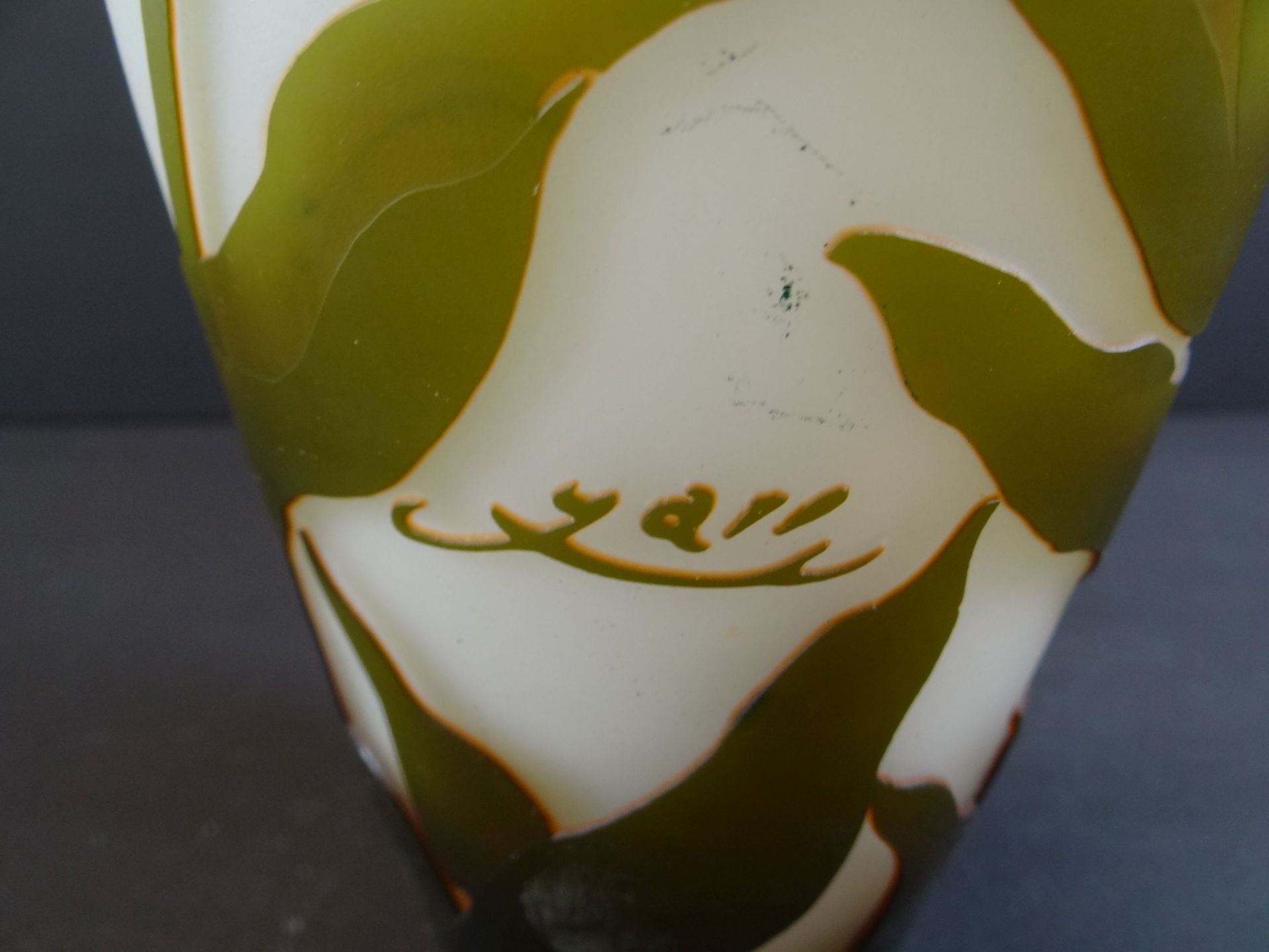 Vase im Jugendstil, bezeichnet "Gallè" ?? H-29 cm, wohl 2.H. 20.Jhd.,  gut erhalten, Handarbeit - Bild 3 aus 7