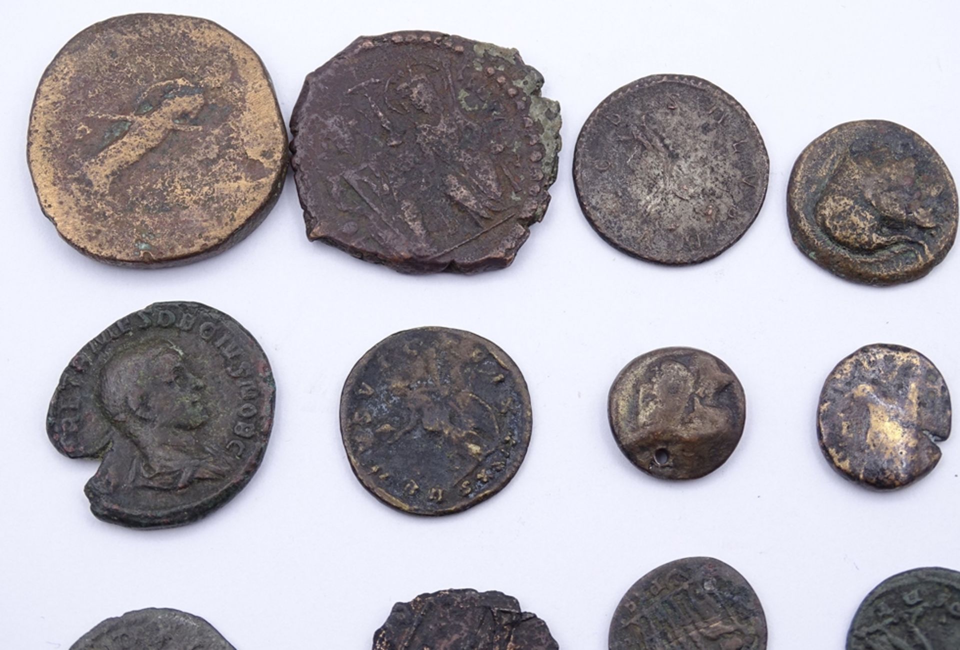 13  antike Münzen, Alters- und Gebrauchsspuren - Bild 2 aus 10