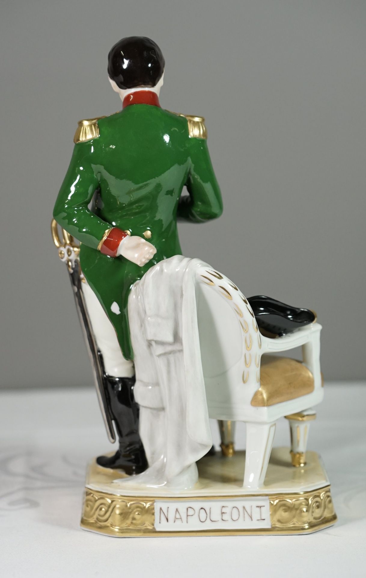 Figur, Napoleon I, Kämmer, bemalt, 1x Fabrabplatzer, H-23,5cm B-12cm. - Bild 3 aus 6