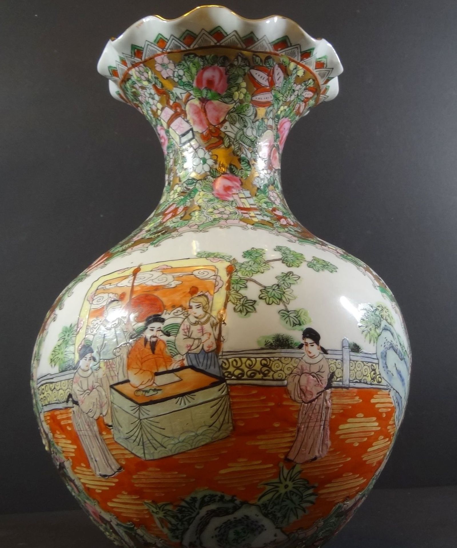 grosse China-Vase mit figürl. Dekor, H-35 cm, D-25 cm - Bild 3 aus 6