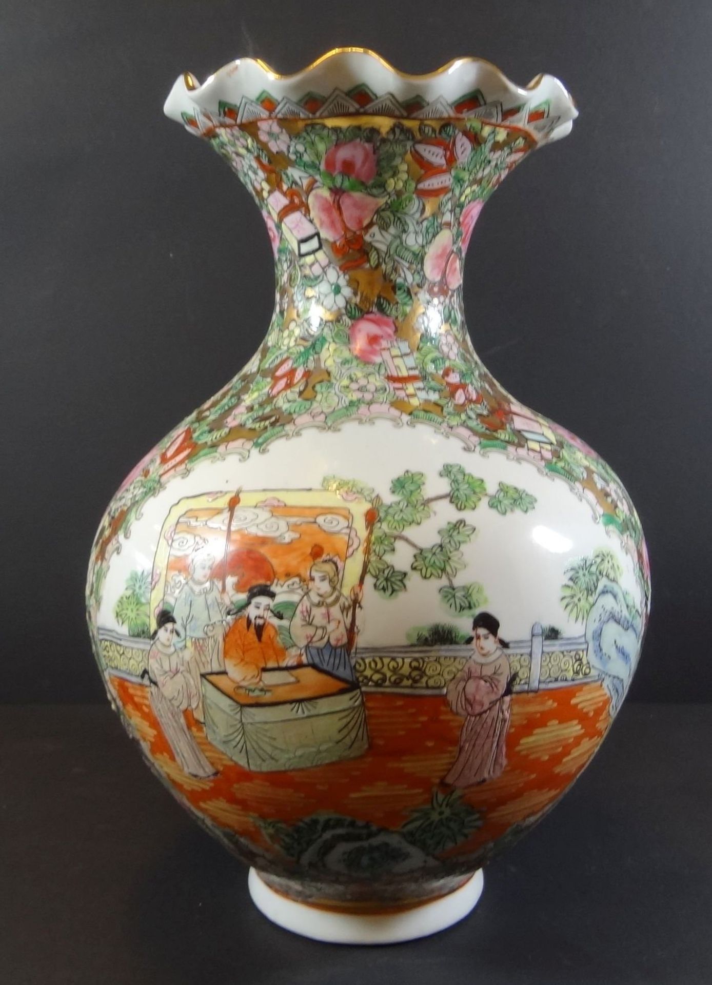 grosse China-Vase mit figürl. Dekor, H-35 cm, D-25 cm - Bild 2 aus 6