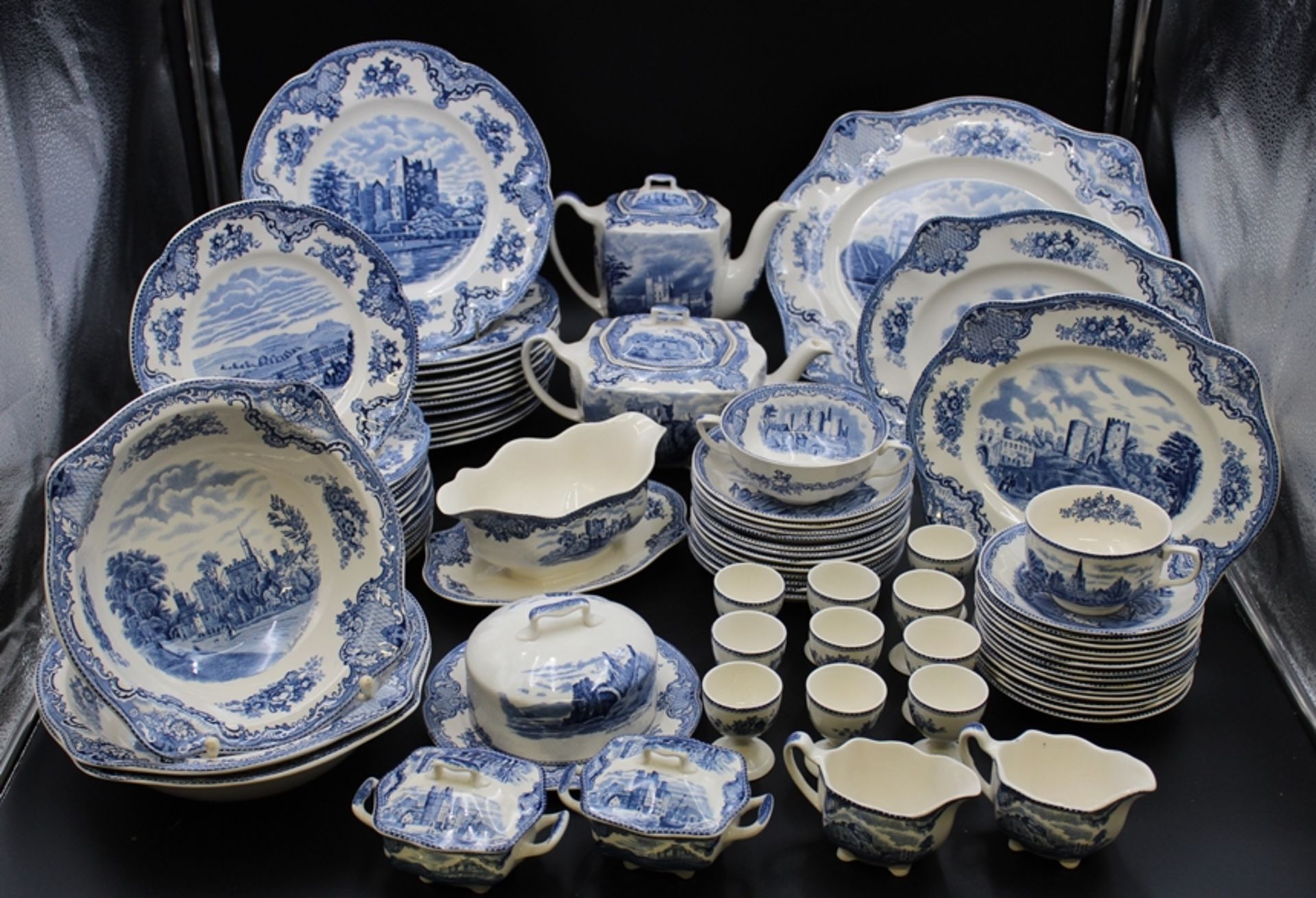 ca.100 Serviceteile, Johnson Bros, Old Britain Castles, Kaffeekanne, Teekanne, 3x div. Schalen, Sau