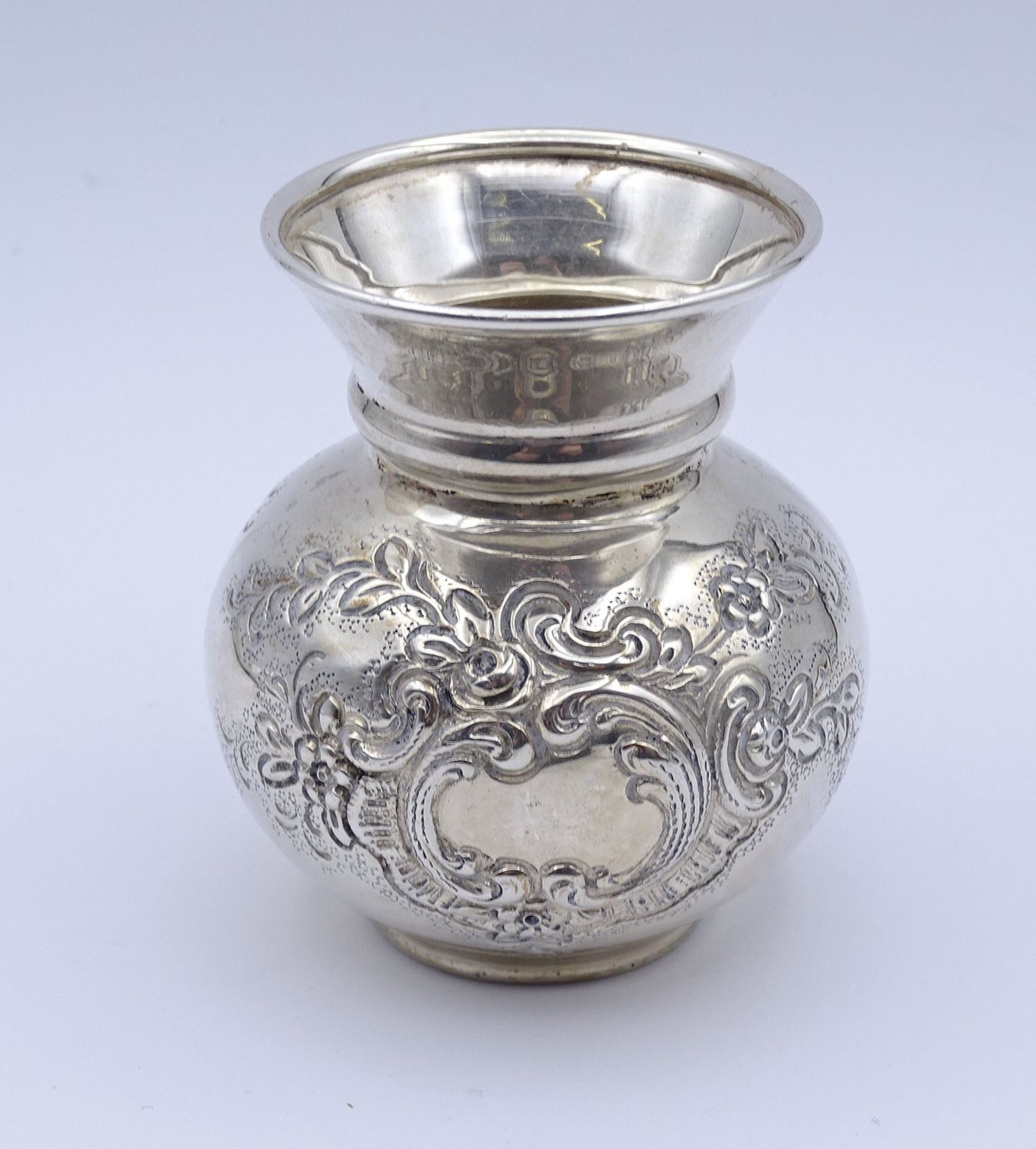 kl. Silber Vase mit florale Verzierungen, Silber 0.835, H- 6,5cm, 88,9g. - Bild 2 aus 6