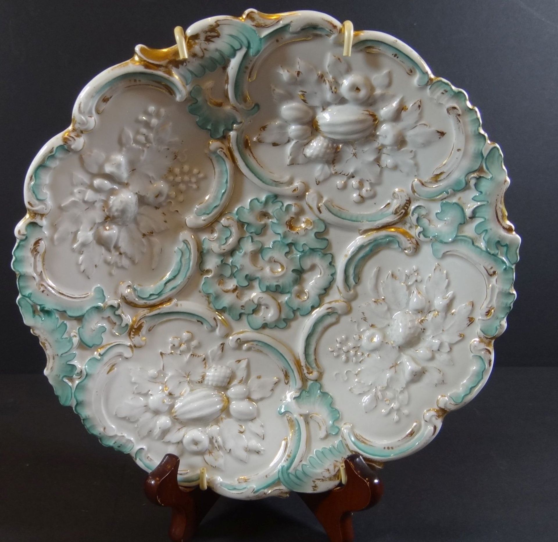 Meissen Prunkteller um 1860, Gold berieben, minimaler Chip Unterseite, D-23 cm