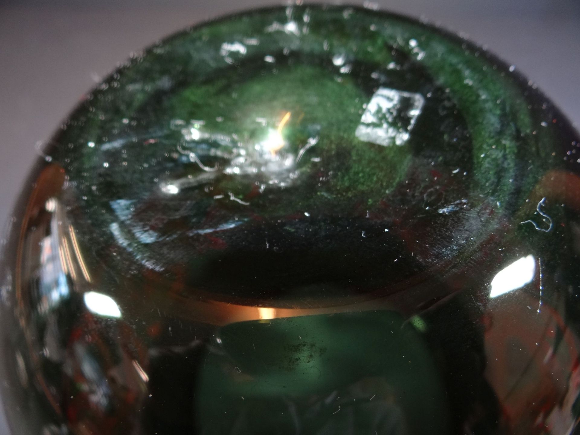 dünne, grüne Kunstglasvase, H-13,5 cm, D-13 cm, - Bild 4 aus 5