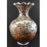 grosse China-Vase mit figürl. Dekor, H-35 cm, D-25 cm