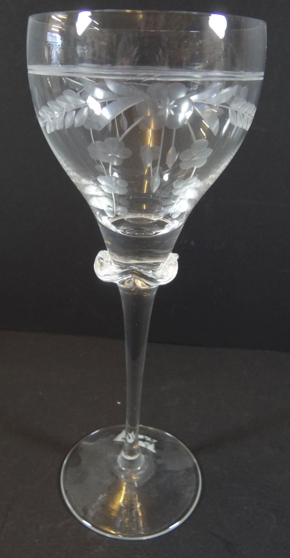 hohes Weinglas mit Schliff, H-19 cm
