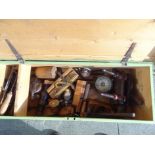 Schiffszimmermanns-Kiste voll altem Werkzeug, ca. 40 Teile, von Blöcken bis Kalfater-Hammer etc.