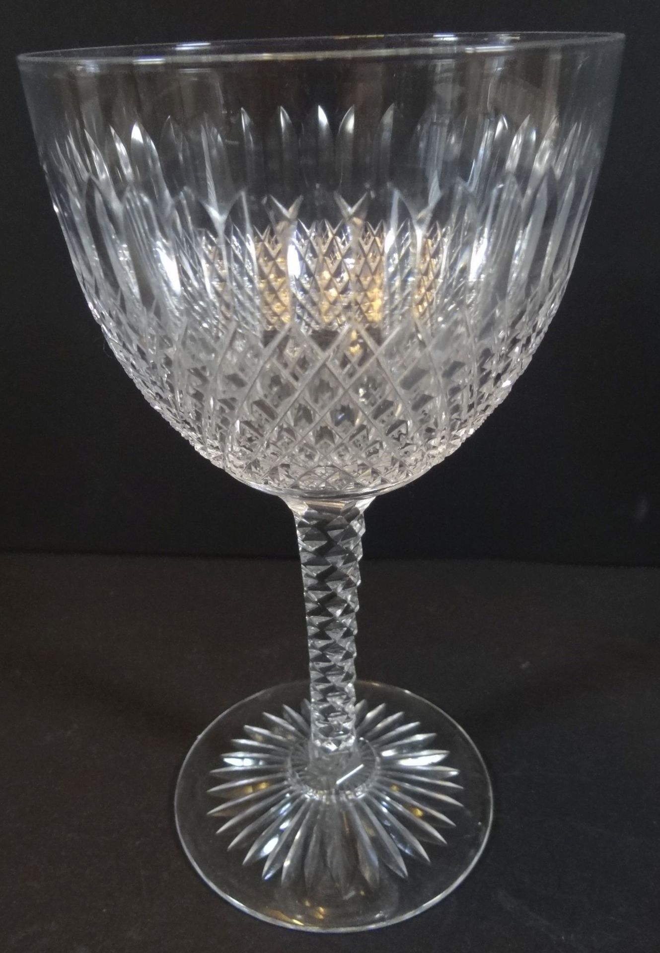 Weinglas mit Rautenmuster, beschliffen, H-16 cm