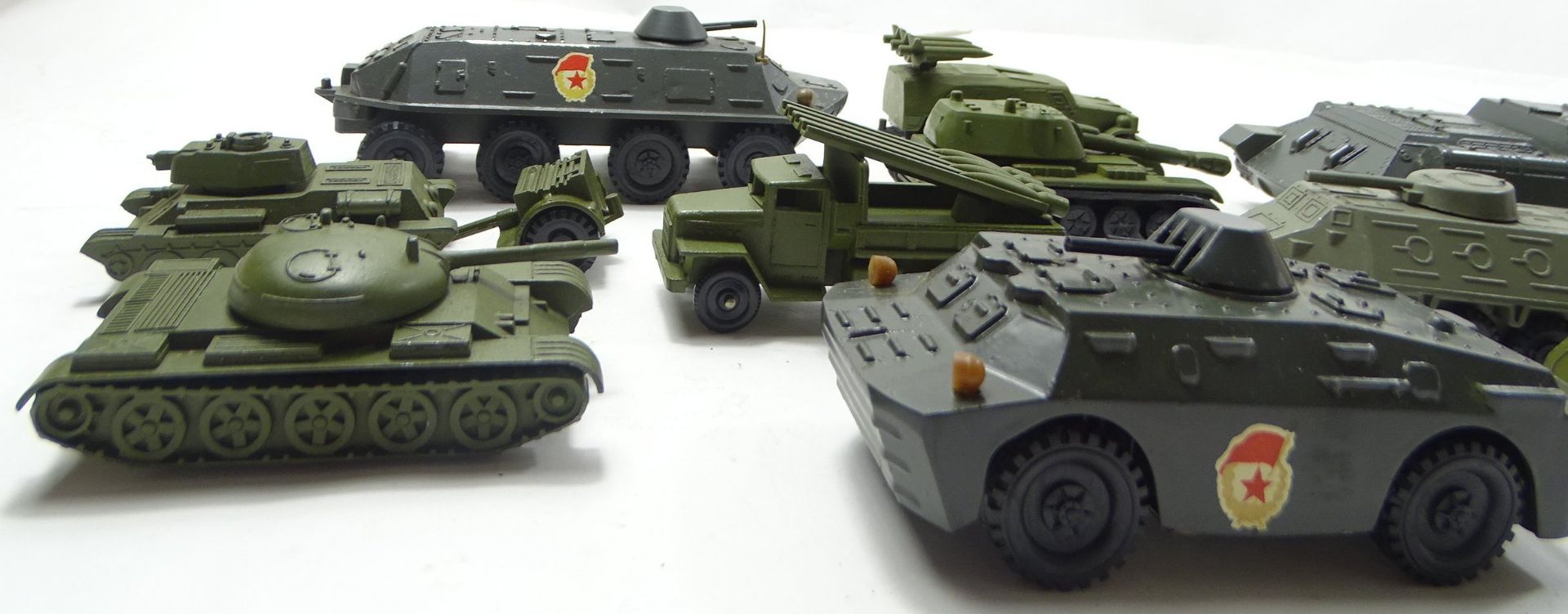12 Panzer- bzw. Militärfahrzeugmodelle, Metall, größter Panzer: L. 23 cm, B. 7 cm, mit Altersspuren - Bild 2 aus 6