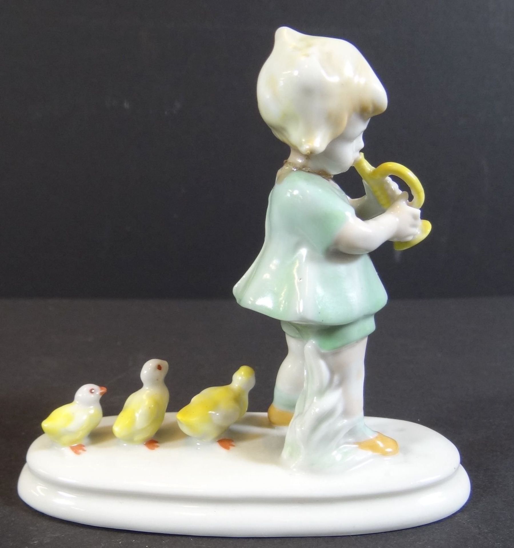 2x "Metzler&Orloff" Kinderfiguren, Mädchen mit Küken (1x fehlt Schnabel) und Junge mit Ente, H-8 cm - Bild 2 aus 8